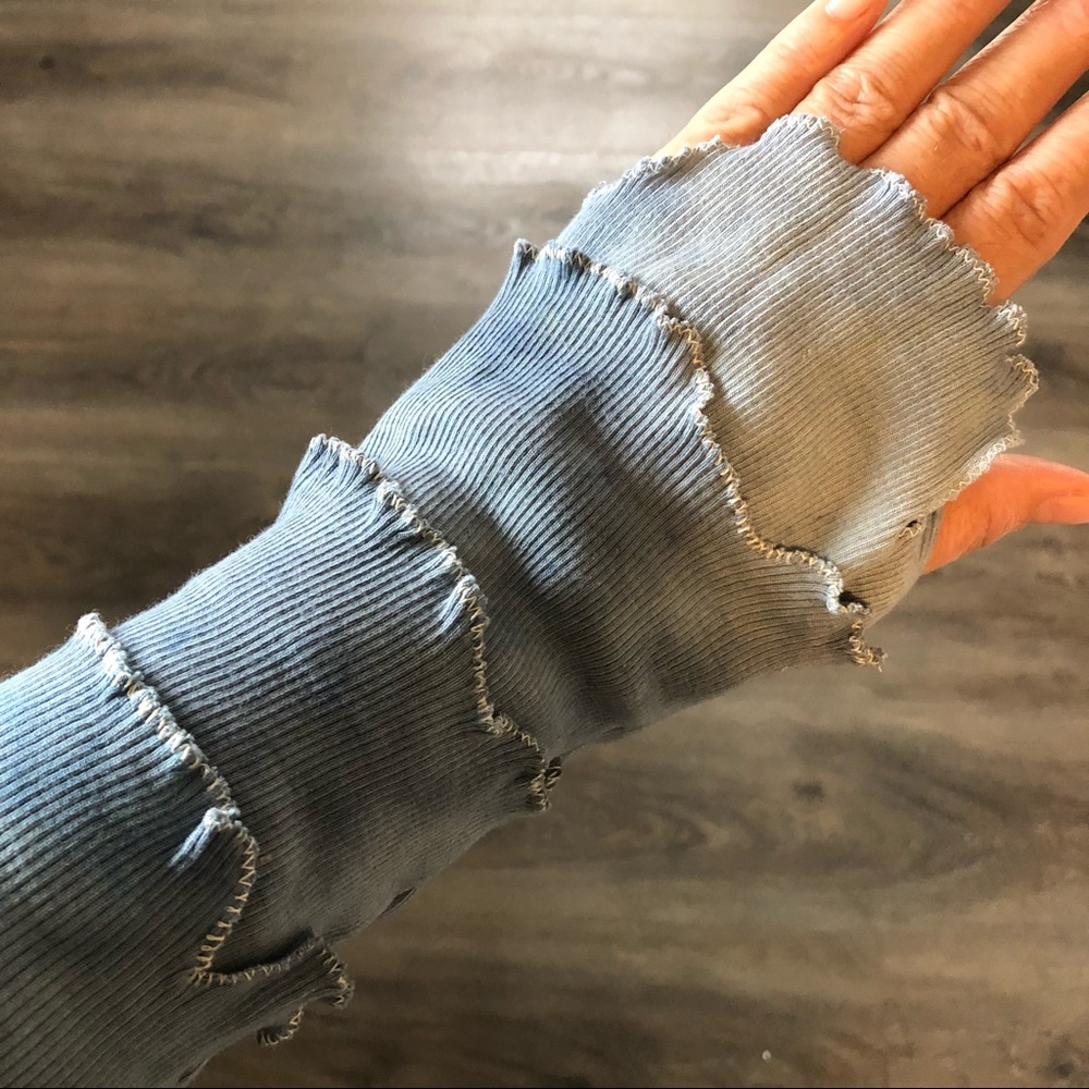 Handmade glovelets arm warmers with ruffles - Picture 15 of 16